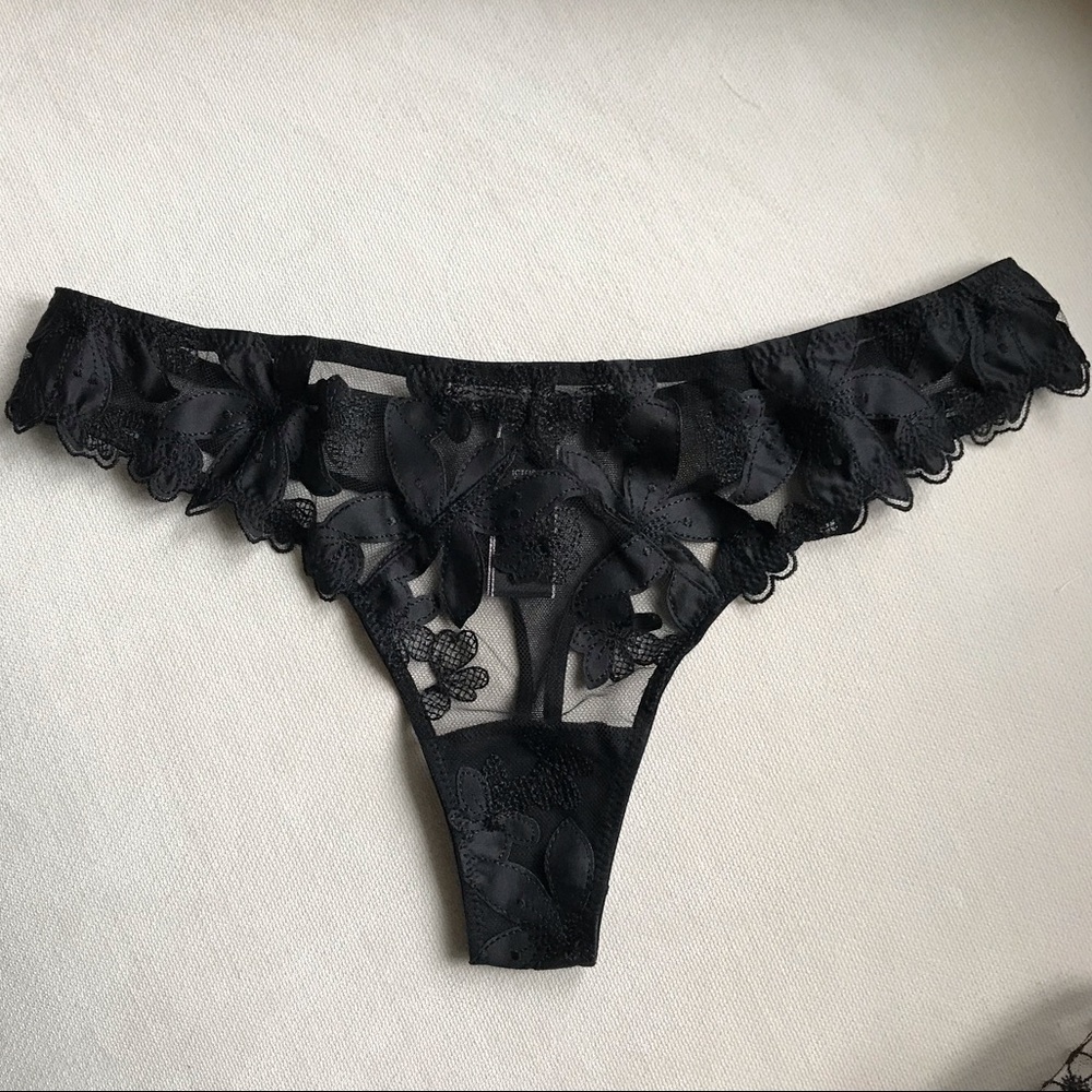 ❤️ BRAND NEW VS VERY SEXY GORGEOUS BLACK PANTIES!😍
